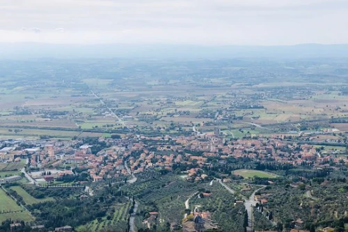 Camucia al Bivio: Oltre il Turismo, Verso una Nuova Identità Urbana.